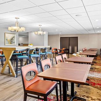 Hampton Inn Chicago/Naperville - Breakfast Area - Hotels Near Me - Naperville, Illinois