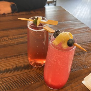 Another Broken Egg Cafe - Blueberry lemon and cranberry mimosas - Breakfast & Brunch Near Me - West Chester Township, Ohio