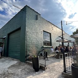 Mama Mila’s - Outdoor patio