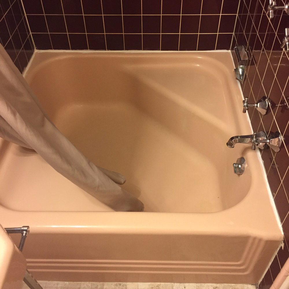 Sands Motel - This is one of the coolest tub/shower I have ever seen. I would have taken it home with me if I could. - Bed & Breakfast Near Me - Cheyenne, Wyoming Sands Motel - This is one of the coolest tub/shower I have ever seen. I would have taken it home with me if I could. - Bed & Breakfast Near Me - Cheyenne, Wyoming