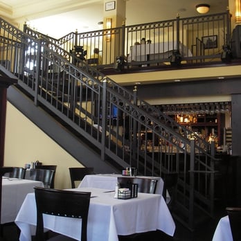 Broadway Grill - interior - American Near Me - Burlingame, California
