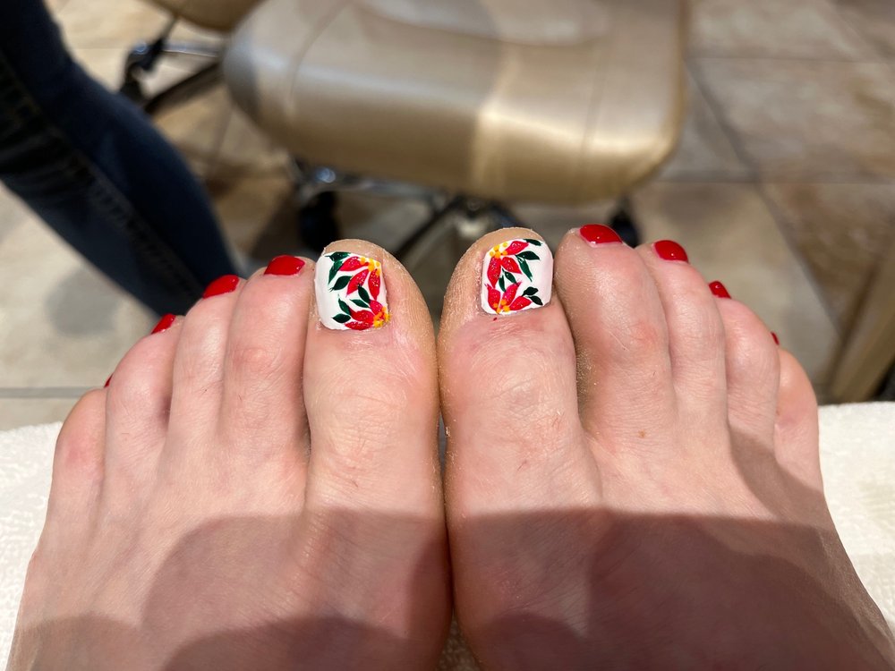 Saloni Nails & Spa Image