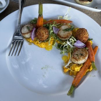 Magic Key Terrace - Magic Key Holder Dining - Seared scallops & potato fritters - Wine Bars Near Me - Anaheim, California Magic Key Terrace - Magic Key Holder Dining - Seared scallops & potato fritters - Wine Bars Near Me - Anaheim, California