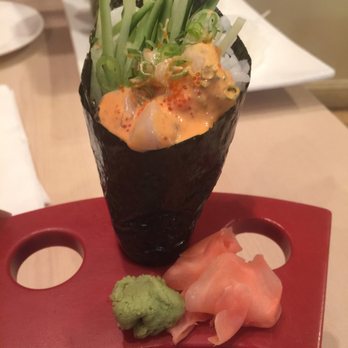 Fuji - Spicy scallop hand roll - Japanese Near Me - Quincy, Massachusetts Fuji - Spicy scallop hand roll - Japanese Near Me - Quincy, Massachusetts