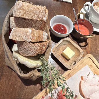 The Omar - Fresh bread and homemade jam - Restaurants Near Me - Madrid, M