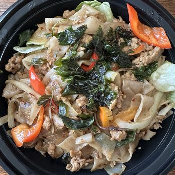 Le Kinaree Thai Eatery - Pad Kee Mao (Drunken Noodle) - Thai Near Me - Chino Hills, California Le Kinaree Thai Eatery - Pad Kee Mao (Drunken Noodle) - Thai Near Me - Chino Hills, California