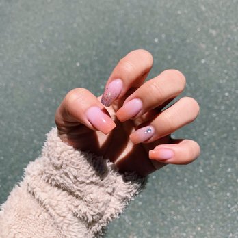 Joy Nails & Spa - Beautiful pink ombré nails for a concert (by Vivian) - Nail Salons Near Me - Oceanside, California