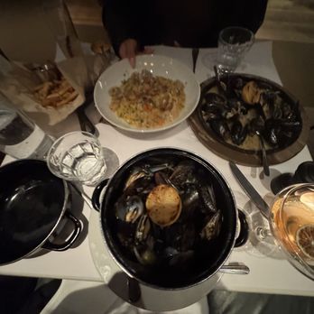 Lulu Kitchen & Bar - Amazing food - Bars Near Me - Sag Harbor, New York