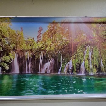 Anchorage Inn - The Fuiji waterfall curtain - Hotels Near Me - Lakeport, California