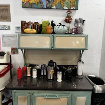 Bee’s Bakery Cafe - Creamer, sugar, milk, condiments - Bakeries Near Me - Oakhurst, California Bee’s Bakery Cafe - Creamer, sugar, milk, condiments - Bakeries Near Me - Oakhurst, California