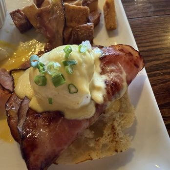 More Better Restaurant & Beer Hall - Eggs Benedict - American Near Me - Round Hill, Virginia