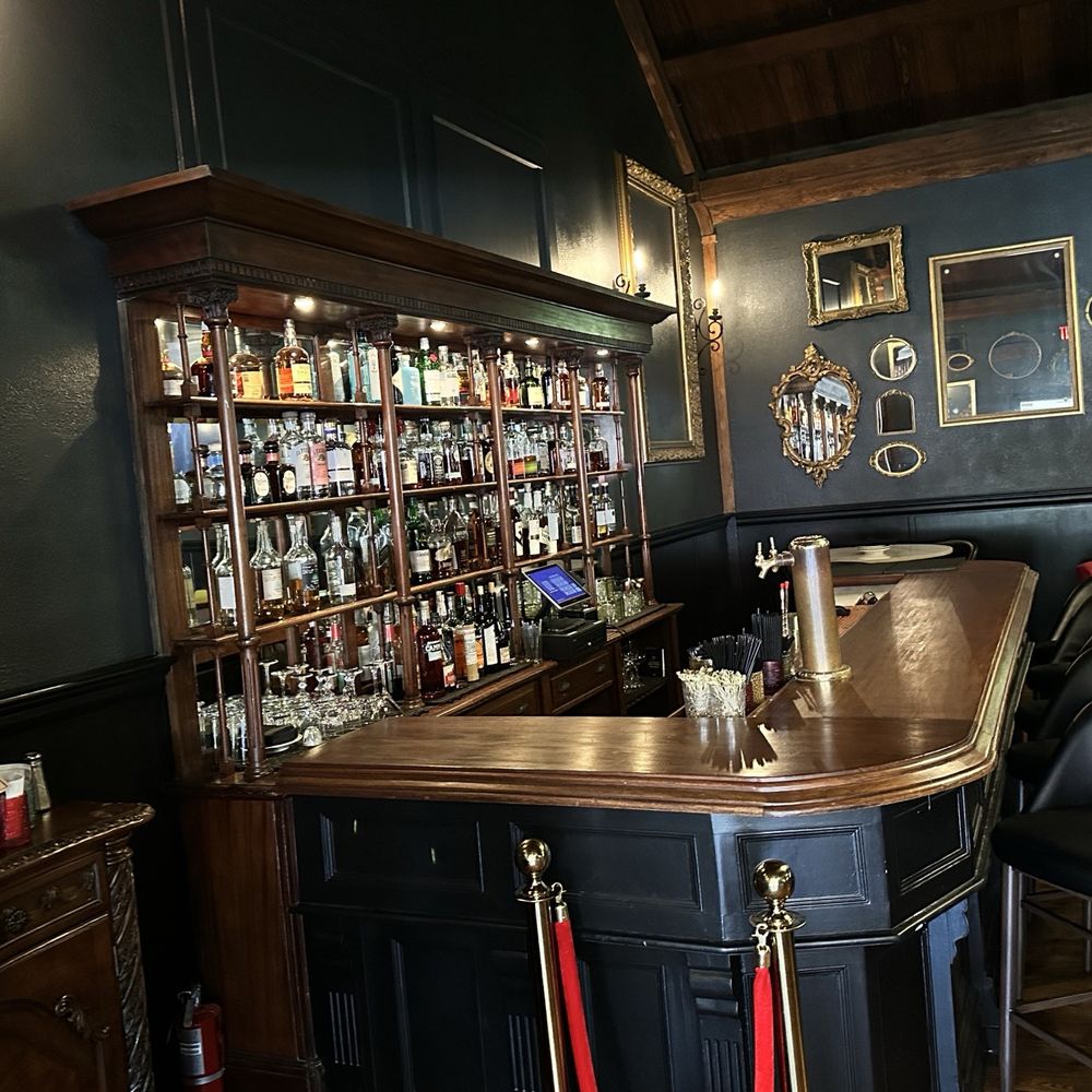 Gibson's Irish Pub - Closed-off bar area - Irish Pub Near Me - Walnut Creek, California Gibson's Irish Pub - Closed-off bar area - Irish Pub Near Me - Walnut Creek, California