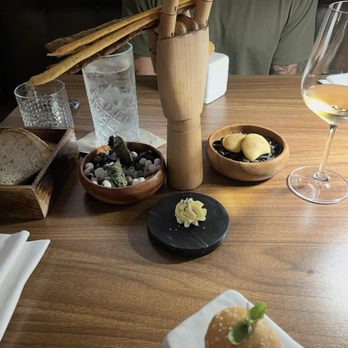 Il Principe - Appetizers .butter infused with lavender empanadas and rolls with caviar - Italian Near Me - Pompei, 72