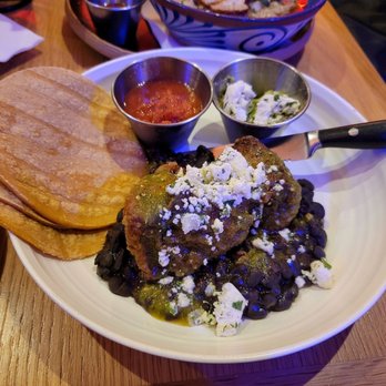 El Barrio Cantina - Carnitas chile verde .... Mostly just carnitas - Mexican Near Me - Long Beach, California