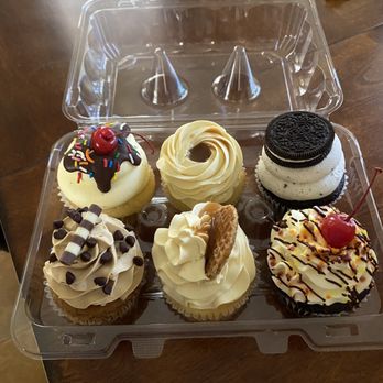 SweetArts - Chocolate sundae, Vanilla Dutch caramel, Caramel bliss, Banana sundae, Cookies and cream, Espresso chip - Cupcakes Near Me - Tracy, California