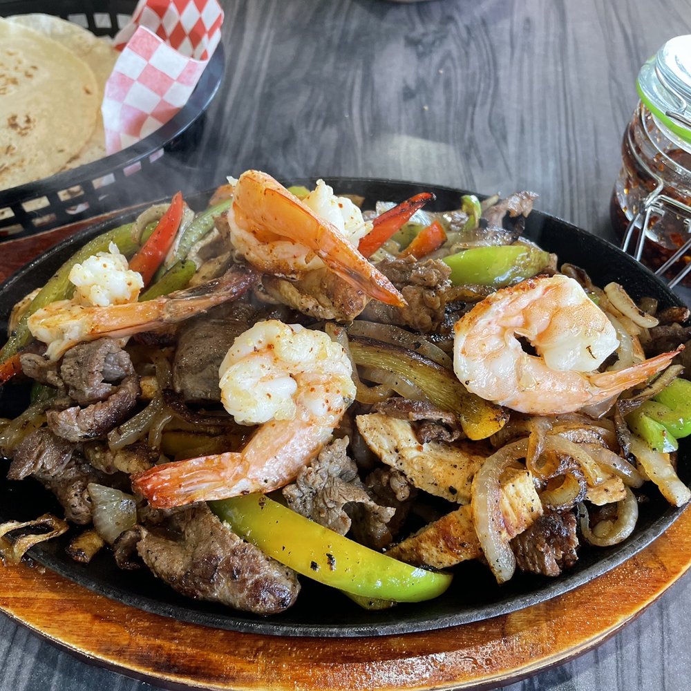 Las 3 Katrinas - fajitas mixtas - Mexican Near Me - Anaheim, California Las 3 Katrinas - fajitas mixtas - Mexican Near Me - Anaheim, California
