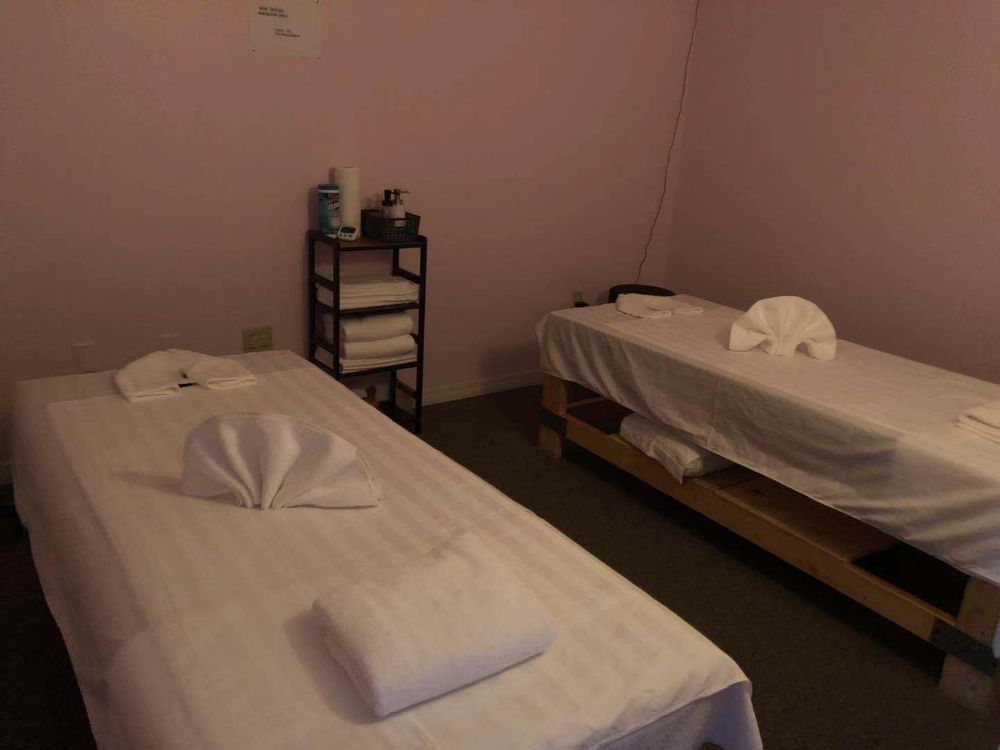 Hanley Therapy and Massage Spa, Florida Roadtrippers
