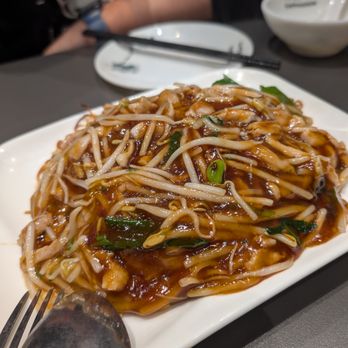 Long’s Noodle - Crispy Noodles w/ Beef sauce - Dim Sum Near Me - Richmond, British Columbia