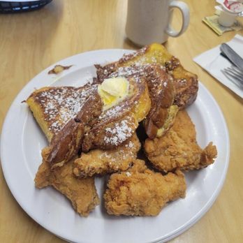 The Serving Spoon - Hernandez (4) French Toast w/ Chicken Wing Splits - Breakfast & Brunch Near Me - Inglewood, California The Serving Spoon - Hernandez (4) French Toast w/ Chicken Wing Splits - Breakfast & Brunch Near Me - Inglewood, California