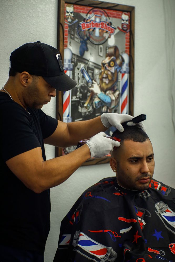 FRIENDS BARBER SHOP Updated August 2024 18 Photos 3917 W
