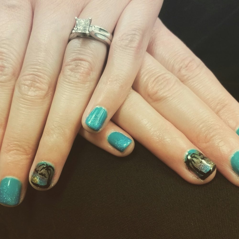 La Brea Nails - Green-blue ombre nails with sunset/palm tree accent nail, perfect for my Maui trip! - Nail Salons Near Me - Fullerton, California La Brea Nails - Green-blue ombre nails with sunset/palm tree accent nail, perfect for my Maui trip! - Nail Salons Near Me - Fullerton, California