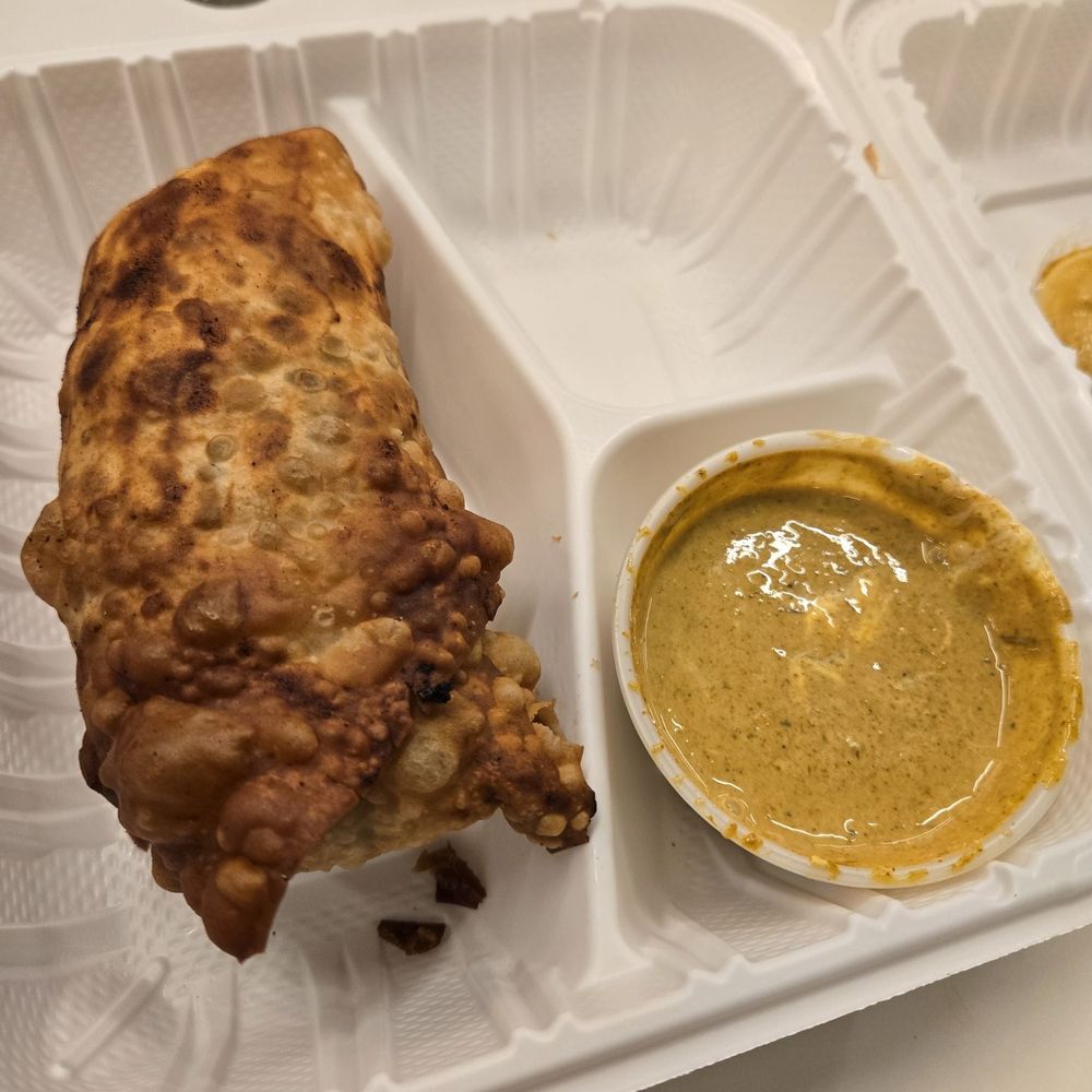 3Chefs - Jerk egg roll with spicy cream sauce - Caribbean Near Me - Baltimore, Maryland 3Chefs - Jerk egg roll with spicy cream sauce - Caribbean Near Me - Baltimore, Maryland