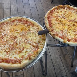 Giacomo's Pizza Cafe - Classic Cheese Pizza
