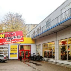MEGA Bike - Megabike neben McDonald's