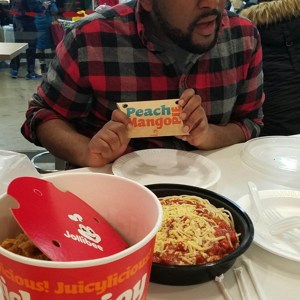 Jollibee - Bucket of chicken with spaghetti combo - Fast Food Near Me - Chicago, Illinois Jollibee - Bucket of chicken with spaghetti combo - Fast Food Near Me - Chicago, Illinois