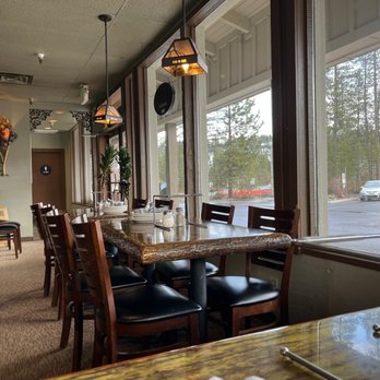 Village Pizzeria - Dining area inside - Pizza Near Me - Truckee, California