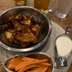 Pizza Warehouse - Kentucky bourbon wings