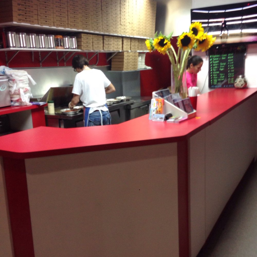 Pa'Comer Cuban Pizza - Counter/kitchen/whole restaurant aside from the stools on side. - Pizza Near Me - Hialeah, Florida Pa'Comer Cuban Pizza - Counter/kitchen/whole restaurant aside from the stools on side. - Pizza Near Me - Hialeah, Florida