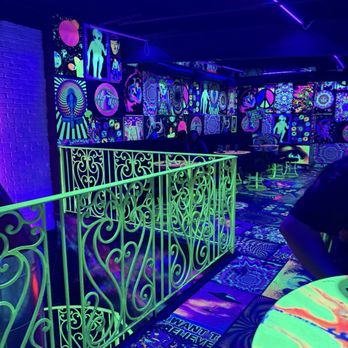 Roswell's Saloon - Bars Near Me - Houston, Texas
