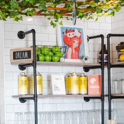Loving Hut Vegan Cuisine - Ambiance - loving hut