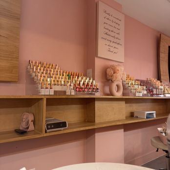 La Vie Nail Bar - Manicure area - Nail Salons Near Me - Burlingame, California