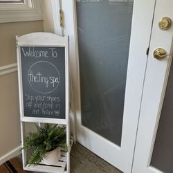 The Tiny Spa - Door outside the entrance once you go up the stairs