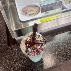 Paleteria La Princesa - Birthday cake milkshake