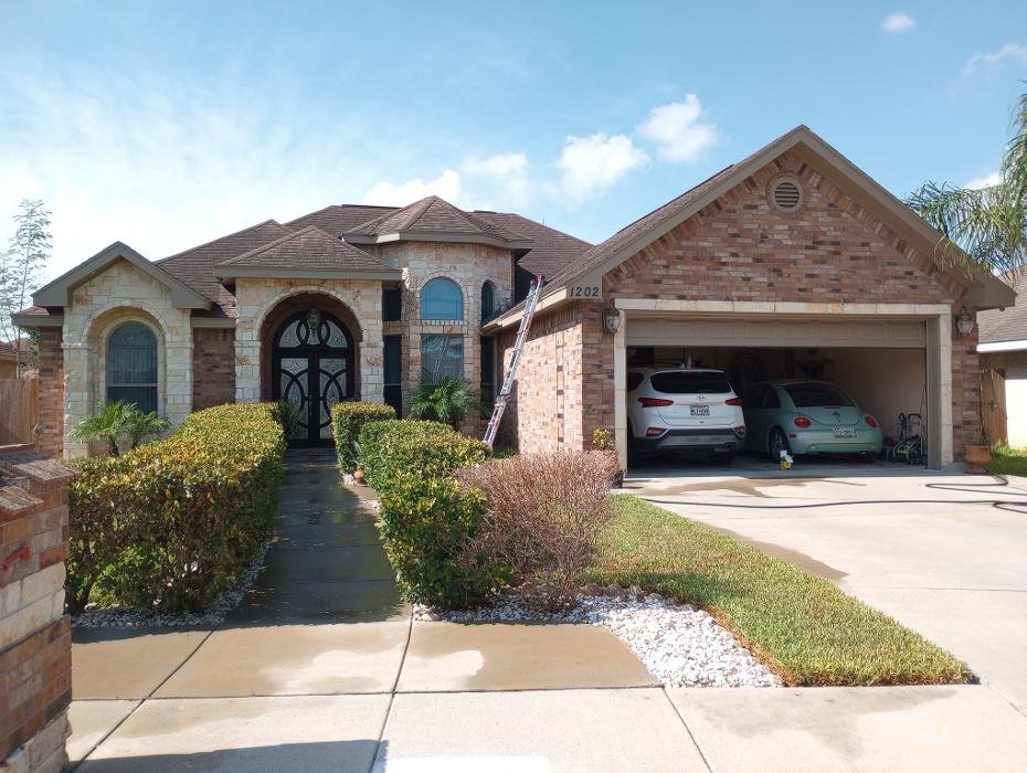 Slide of Lone Star Roofing N Solar