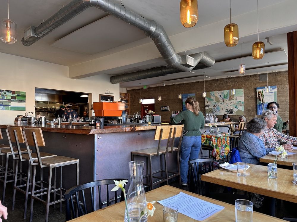 The Spinster Sisters - Photo 2