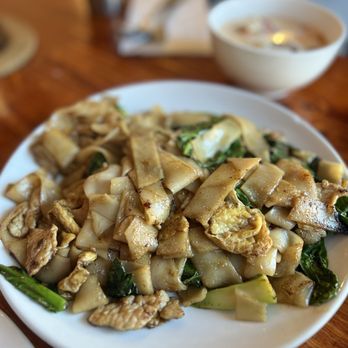 Mama Mu's Bistro - Pad Seew. it ok - good - Thai Near Me - San Francisco, California Mama Mu's Bistro - Pad Seew. it ok - good - Thai Near Me - San Francisco, California