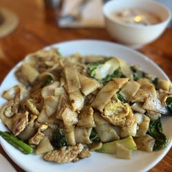Mama Mu's Bistro - Pad Seew. it ok - good