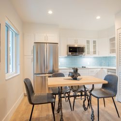 The Delray Beach house - All units Dining room/kitchenette