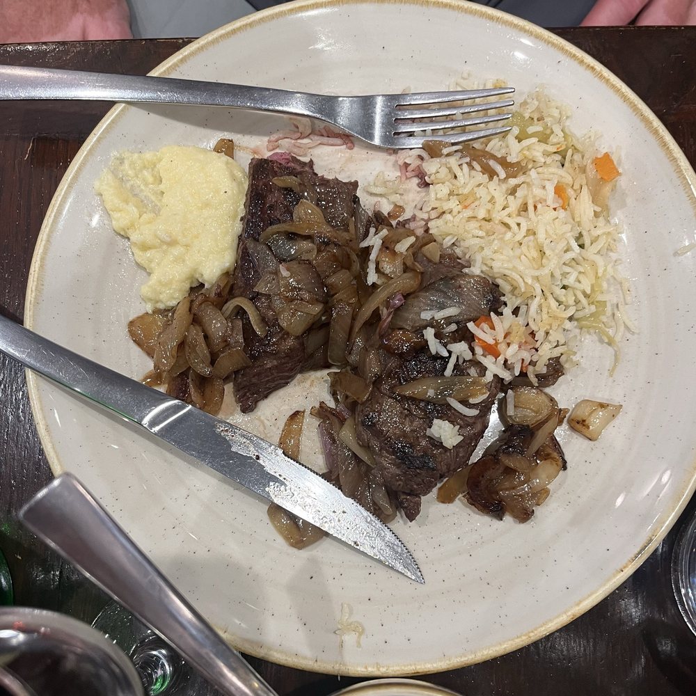 Le Volant Basque - Steak with mashed potatoes and rice - Basque Near Me - Paris, 75 Le Volant Basque - Steak with mashed potatoes and rice - Basque Near Me - Paris, 75