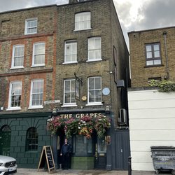 The Grapes - The exterior
