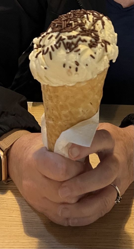 UPTOWN CREAMERY ZEPHYRHILLS Updated August 2024 38430 5th Ave