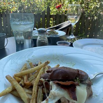 Bird's Nest Cafe - Breakfast & Brunch Near Me - Nashville, Indiana