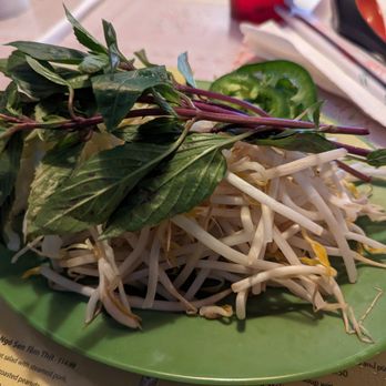 Que Huong Restaurant - Vietnamese Near Me - Madison Heights, Michigan