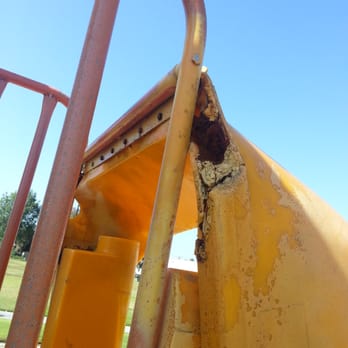Larwin Park - Awesome deterioration! Guess the city is going for the "zombie apocalypse" look here! - Basketball Courts Near Me - Buena Park, California Larwin Park - Awesome deterioration! Guess the city is going for the "zombie apocalypse" look here! - Basketball Courts Near Me - Buena Park, California