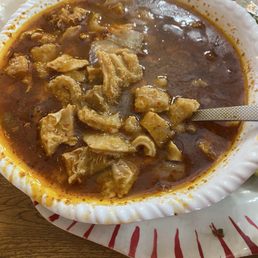 Menudo con pata no maíz, no le echan maíz Poco grasoso también Menudo con pata no maíz, no le echan maíz Poco grasoso también