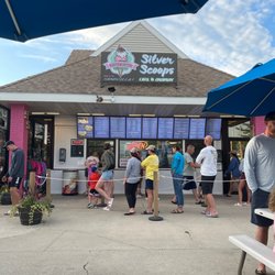 Silver Scoops Cafe & Creamery - Ice cream time!